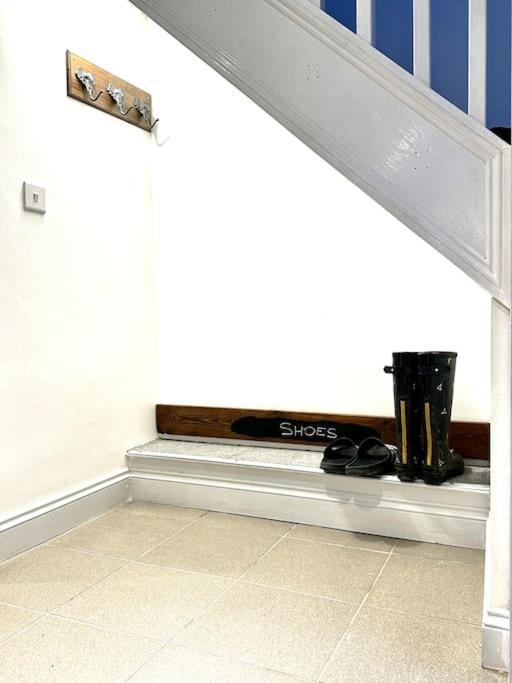 Cosy One Bedroom Apartment Trowbridge Exterior photo